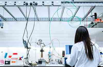 加強(qiáng)科研團(tuán)隊(duì)建設(shè)